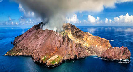 Wulkan White Island-Nowa Zelandia-wulkaniczna turystyka